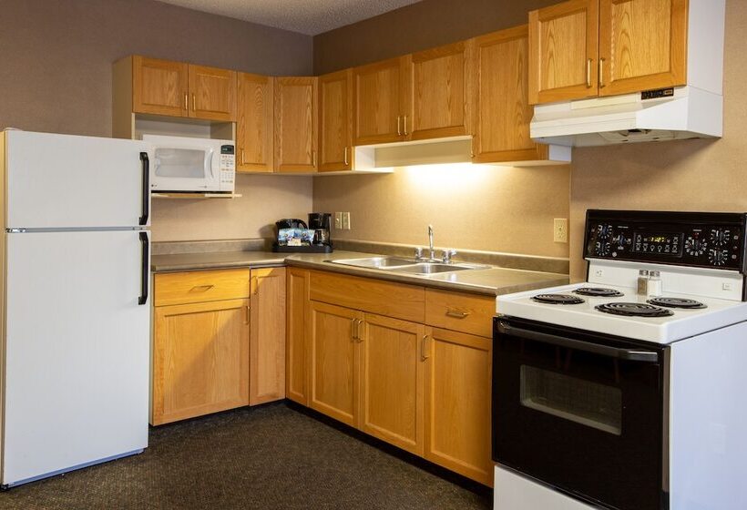 فندق Lobstick Lodge