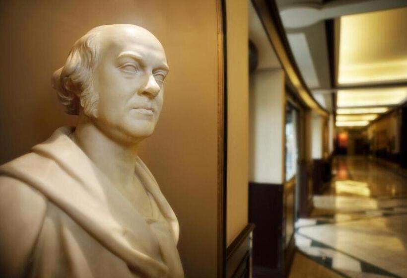 ホテル Lord Elgin