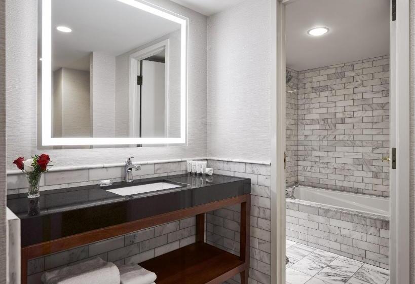 ホテル Lord Elgin