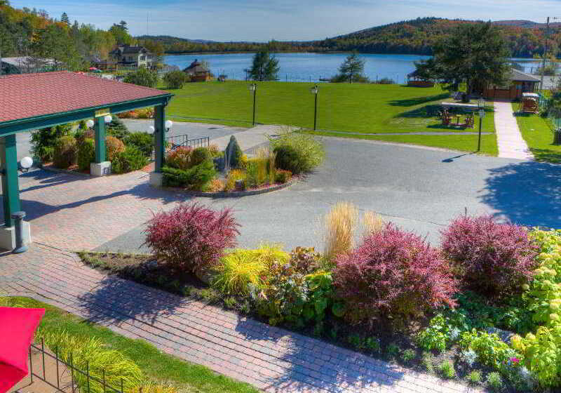 Отель Le Manoir Du Lac Delage