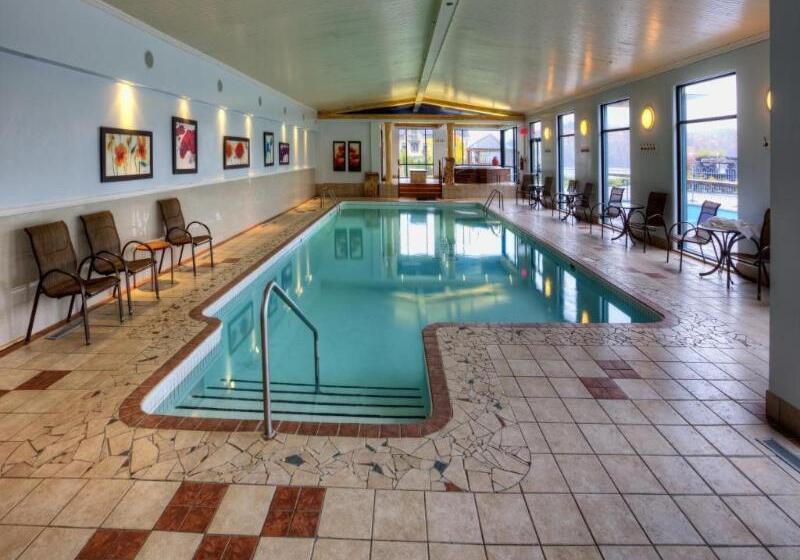 Отель Le Manoir Du Lac Delage