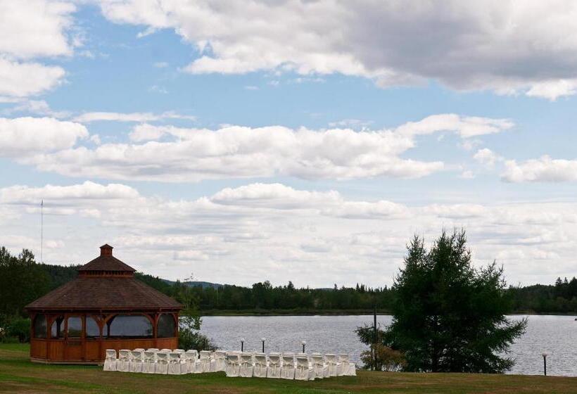 Отель Le Manoir Du Lac Delage