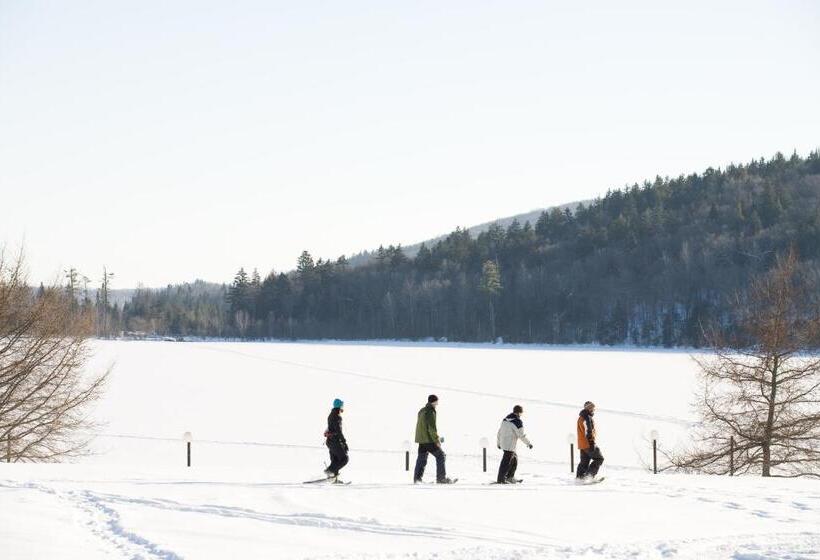 Отель Le Manoir Du Lac Delage