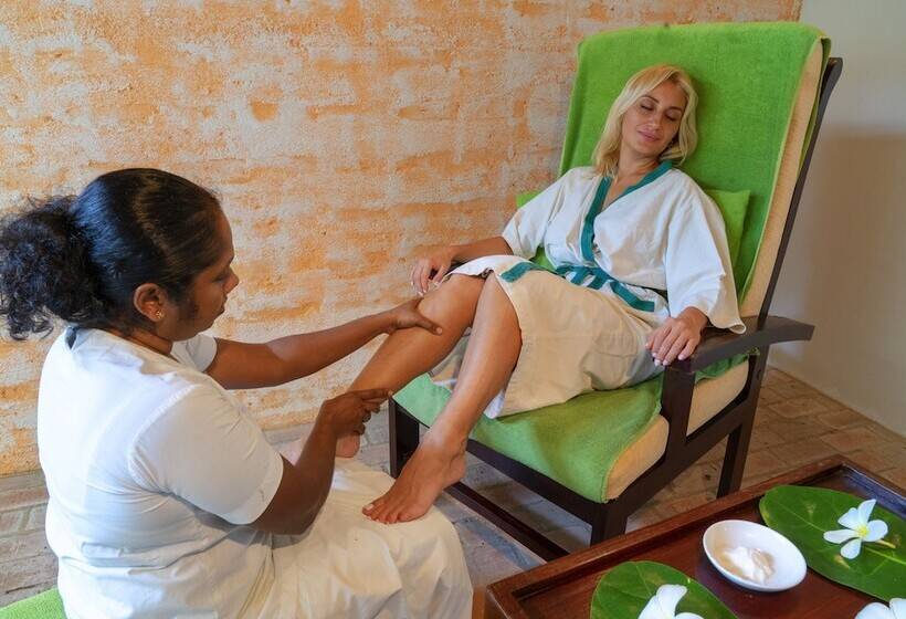 Mermaid Hotel & Club