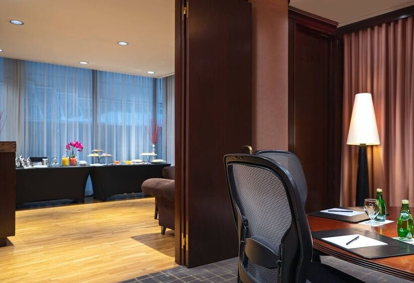 Metropolitan Hotel Vancouver