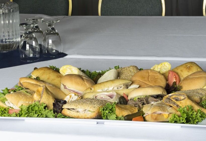 Отель Mount Peyton Resort & Conference Centre