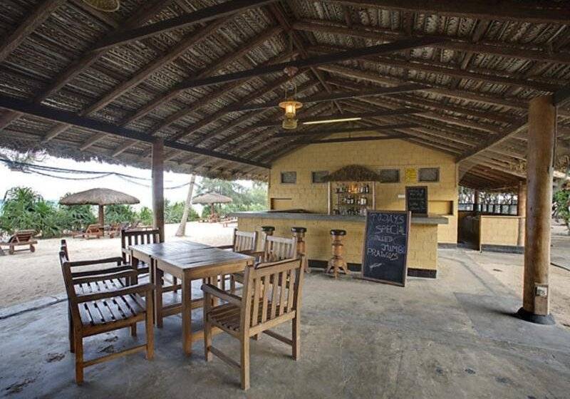 ホテル Nilaveli Beach