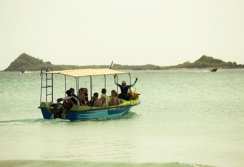 ホテル Nilaveli Beach