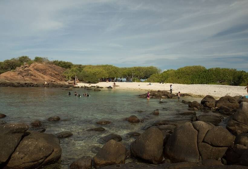 ホテル Nilaveli Beach