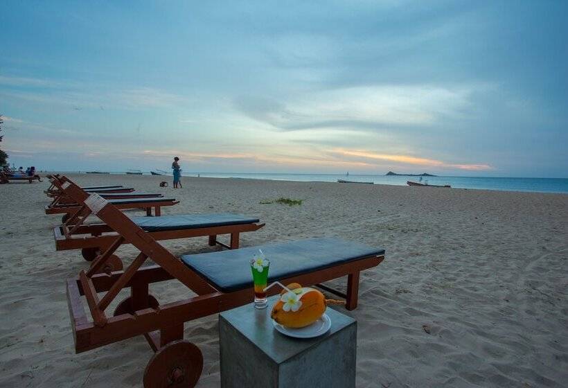 ホテル Nilaveli Beach