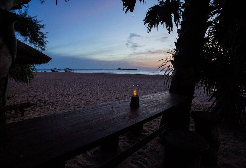 ホテル Nilaveli Beach