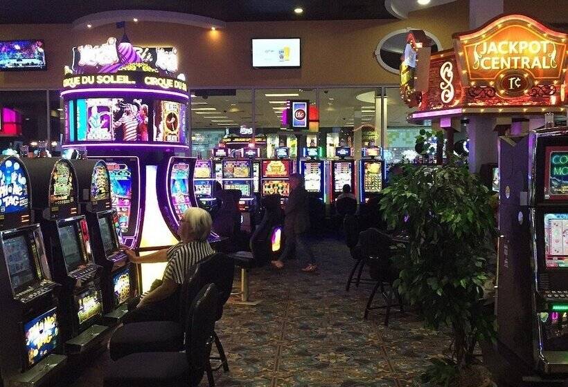 فندق North Star Inn & Suites