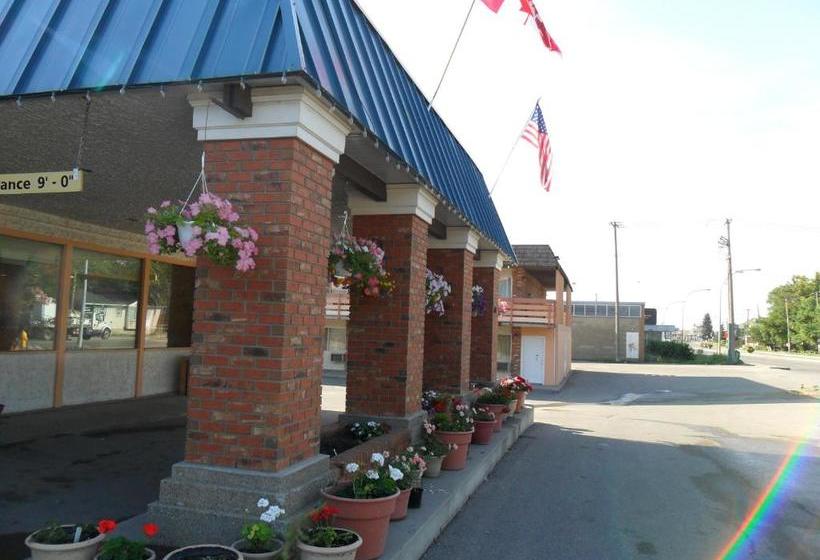 호텔 Northwoods Inn & Suites