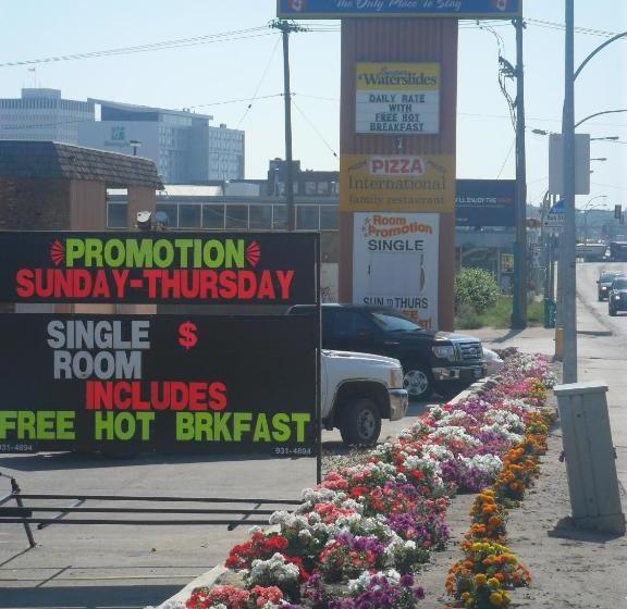 호텔 Northwoods Inn & Suites