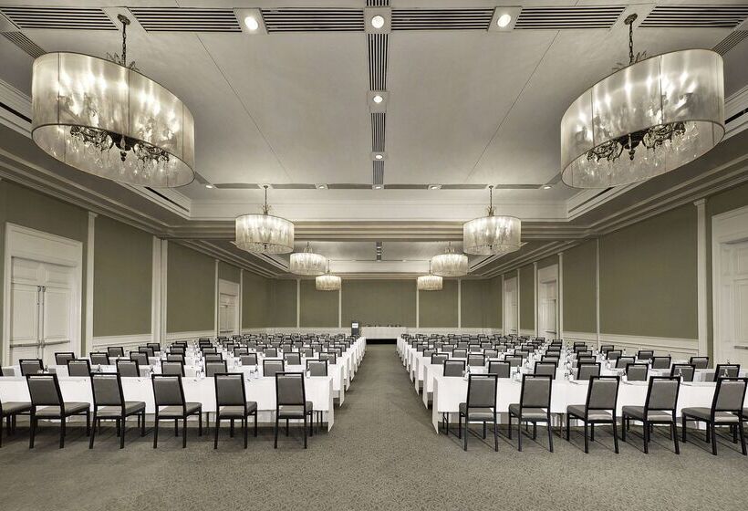 Отель Pan Pacific Toronto