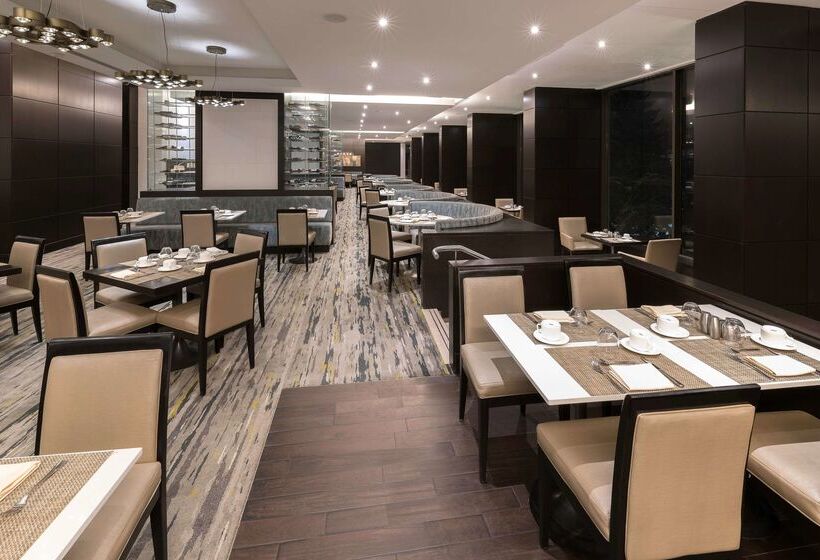 Отель Pan Pacific Toronto