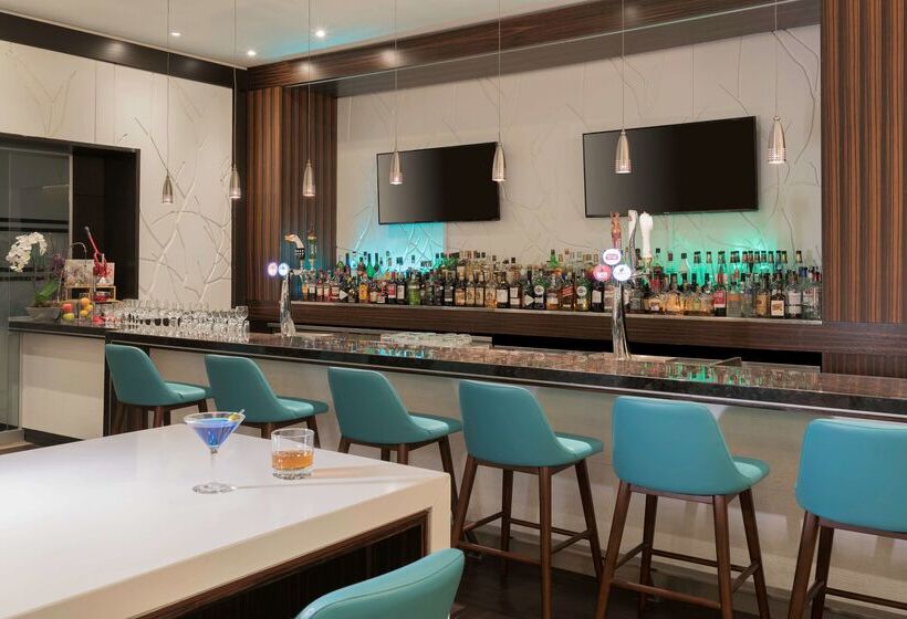 Отель Pan Pacific Toronto