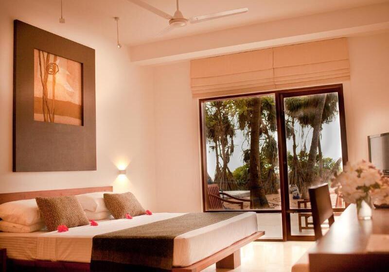 Отель Pandanus Beach Resort & Spa