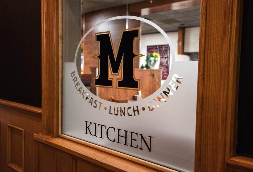 فندق Paradise Inn & Conference Centre