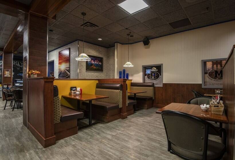 فندق Paradise Inn & Conference Centre