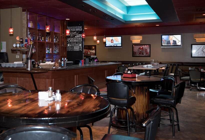 فندق Paradise Inn & Conference Centre