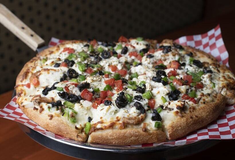 فندق Paradise Inn & Conference Centre