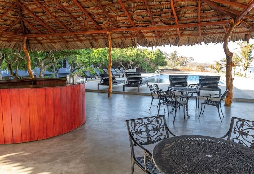 Отель Peacock Beach Resort & Spa