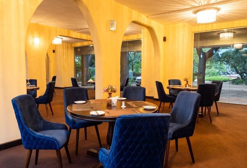 Отель Peacock Beach Resort & Spa