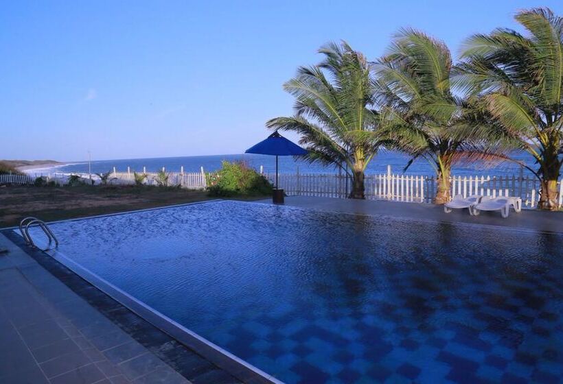 Отель Peacock Beach Resort & Spa