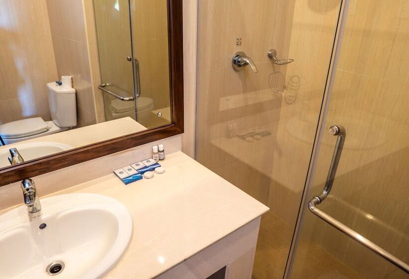 Отель Peacock Beach Resort & Spa