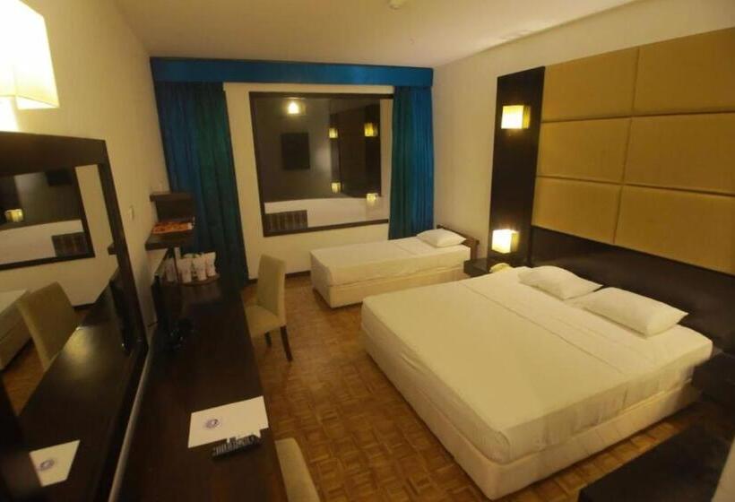 Отель Peacock Beach Resort & Spa