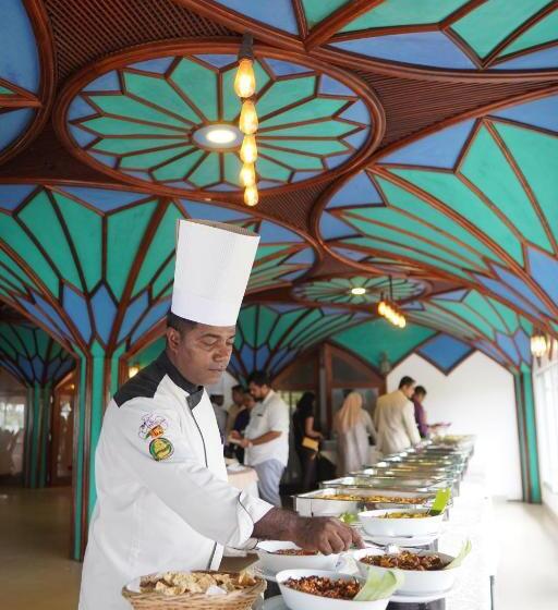 Отель Peacock Beach Resort & Spa