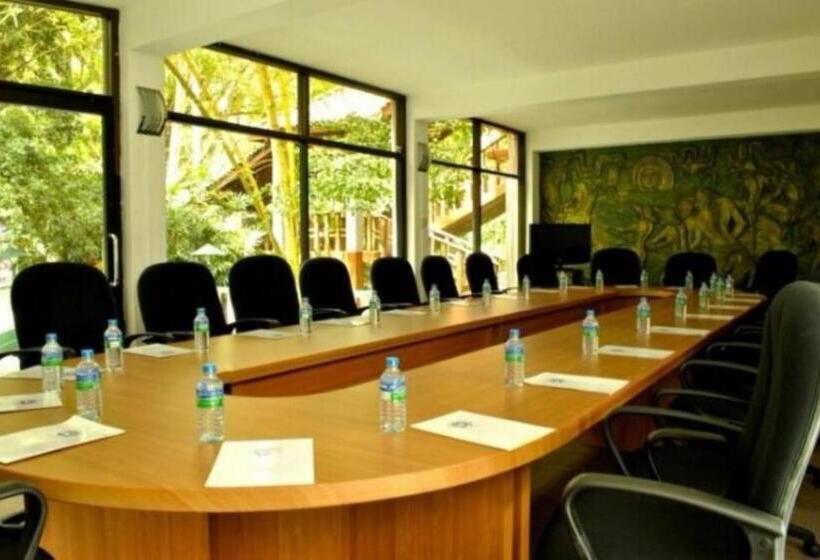 Отель Peacock Beach Resort & Spa