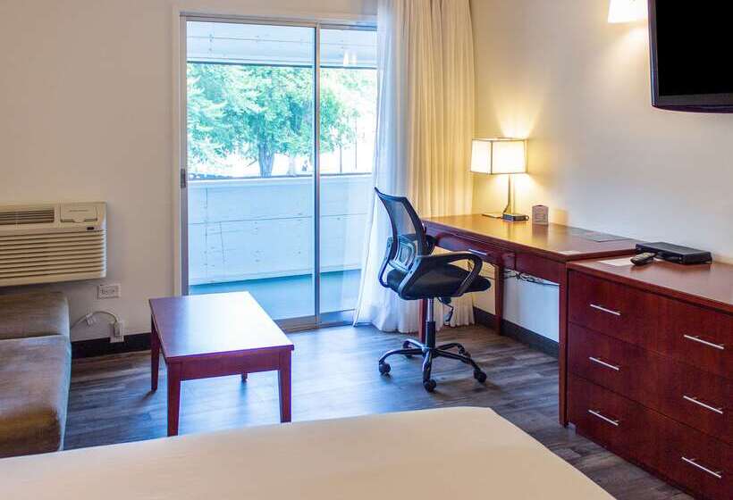 ホテル Penticton, Independent