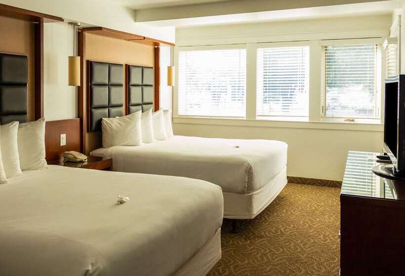 ホテル Penticton, Independent