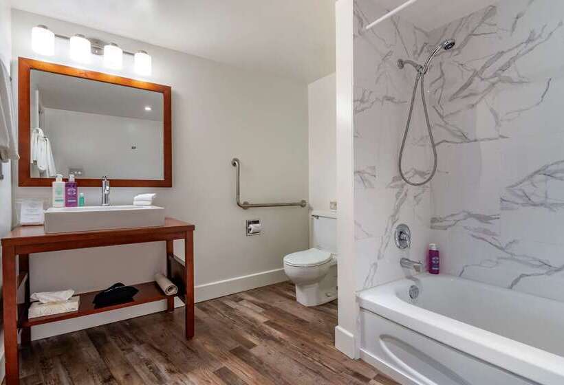 ホテル Penticton, Independent