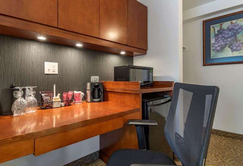 ホテル Penticton, Independent