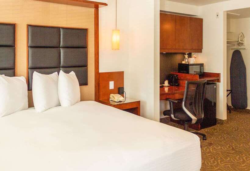 ホテル Penticton, Independent