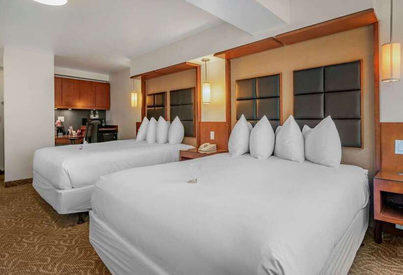 ホテル Penticton, Independent