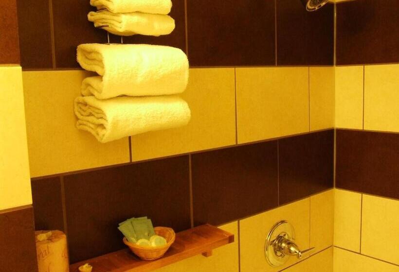 בית מלון כפרי Ponderosa Motor Inn