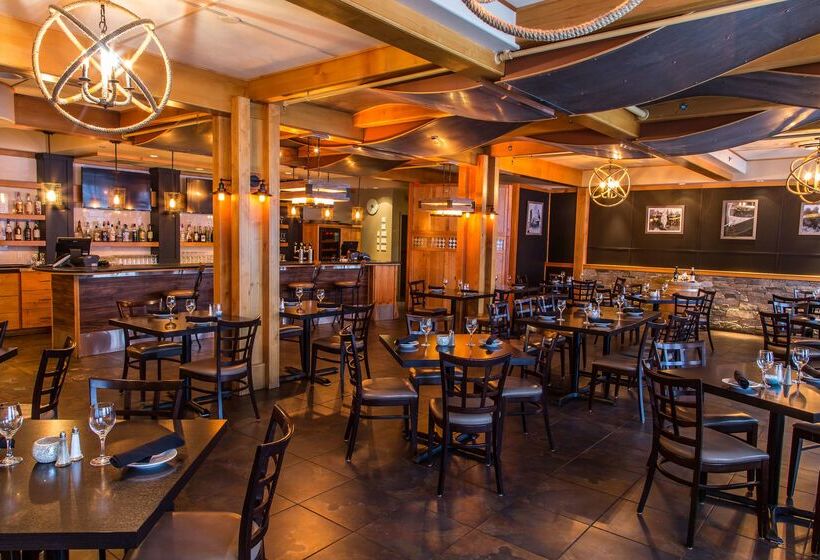 Prestige Hudson Bay Lodge & Conference Centre, Worldhotels Crafted Collection