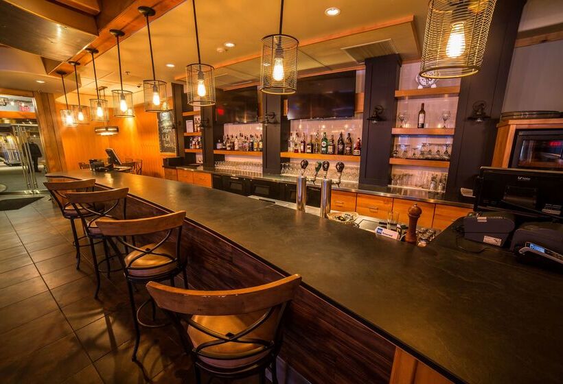 Prestige Hudson Bay Lodge & Conference Centre, Worldhotels Crafted Collection