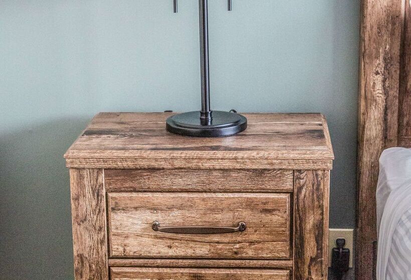 Prestige Hudson Bay Lodge & Conference Centre, Worldhotels Crafted Collection