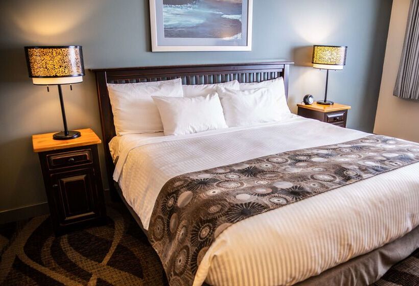 Prestige Hudson Bay Lodge & Conference Centre, Worldhotels Crafted Collection