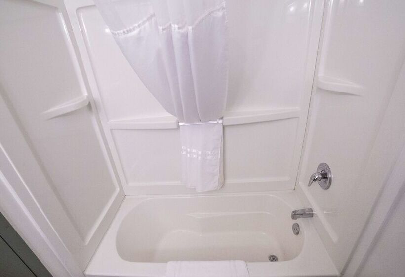 Prestige Hudson Bay Lodge & Conference Centre, Worldhotels Crafted Collection