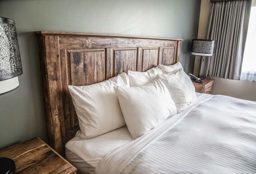 Prestige Hudson Bay Lodge & Conference Centre, Worldhotels Crafted Collection