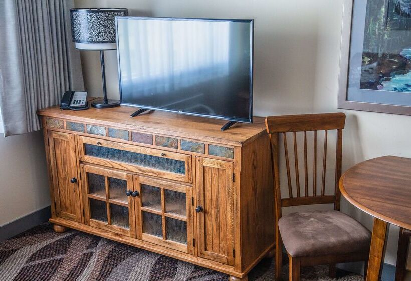 Prestige Hudson Bay Lodge & Conference Centre, Worldhotels Crafted Collection