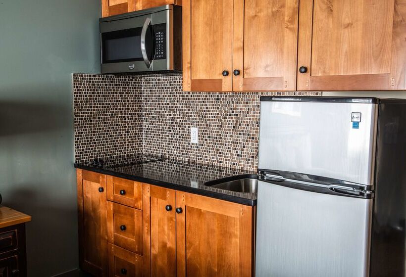 Prestige Hudson Bay Lodge & Conference Centre, Worldhotels Crafted Collection