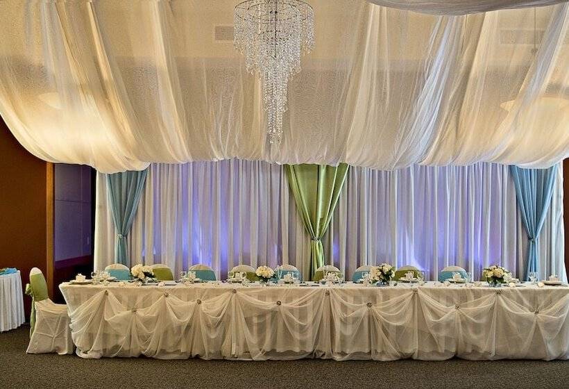 Prestige Hudson Bay Lodge & Conference Centre, Worldhotels Crafted Collection