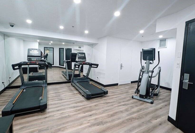 Prestige Hudson Bay Lodge & Conference Centre, Worldhotels Crafted Collection